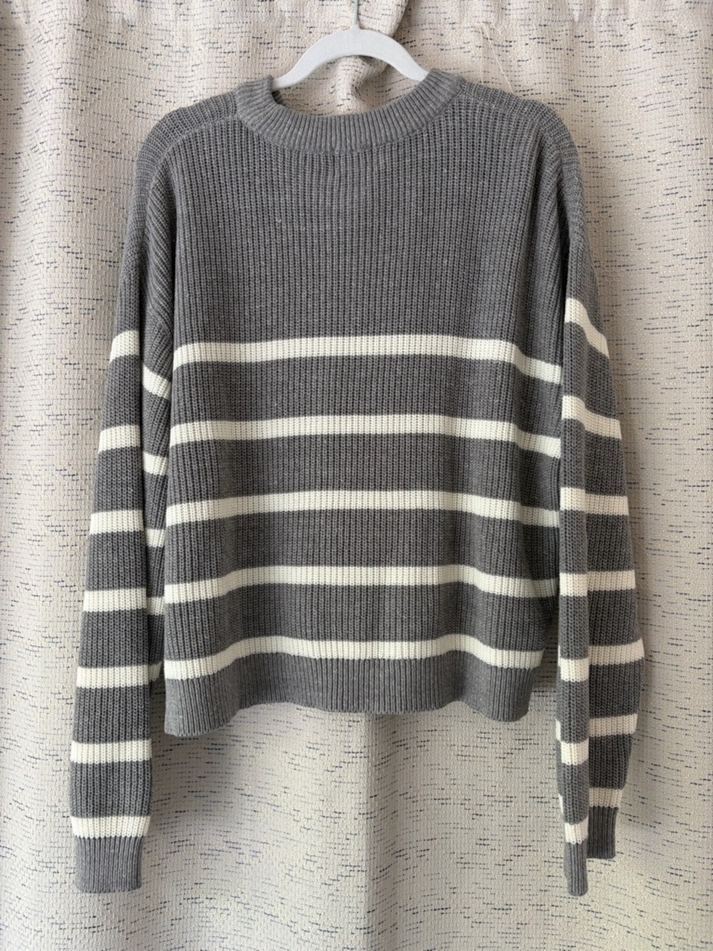 H&M Gray and White Striped Crewneck Sweater NWT - Picture 4 of 8